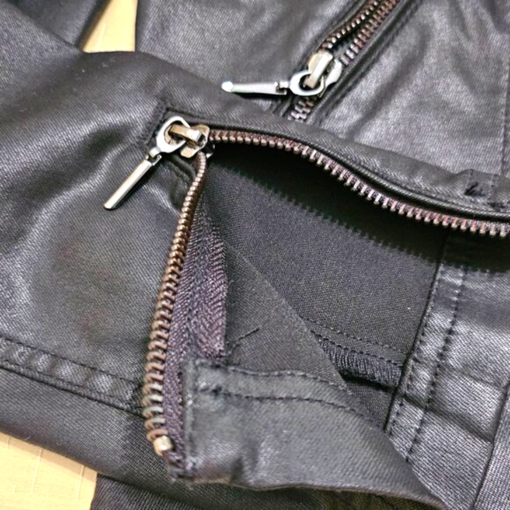 🔥HP🔥MOTO JACKET, BLACK COATED w/ DIAGONAL ZIPPERED CLOSURE from WHBM, SIZE 2P - Picture 8 of 16